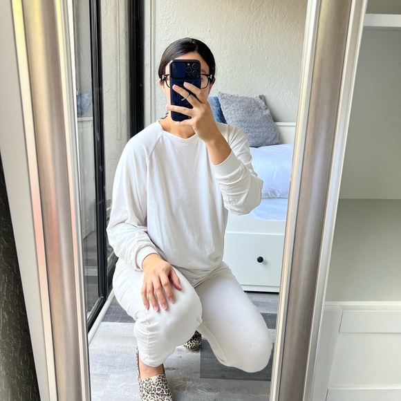 Nude Pullover sweater and joggers set - Picture 3 of 3